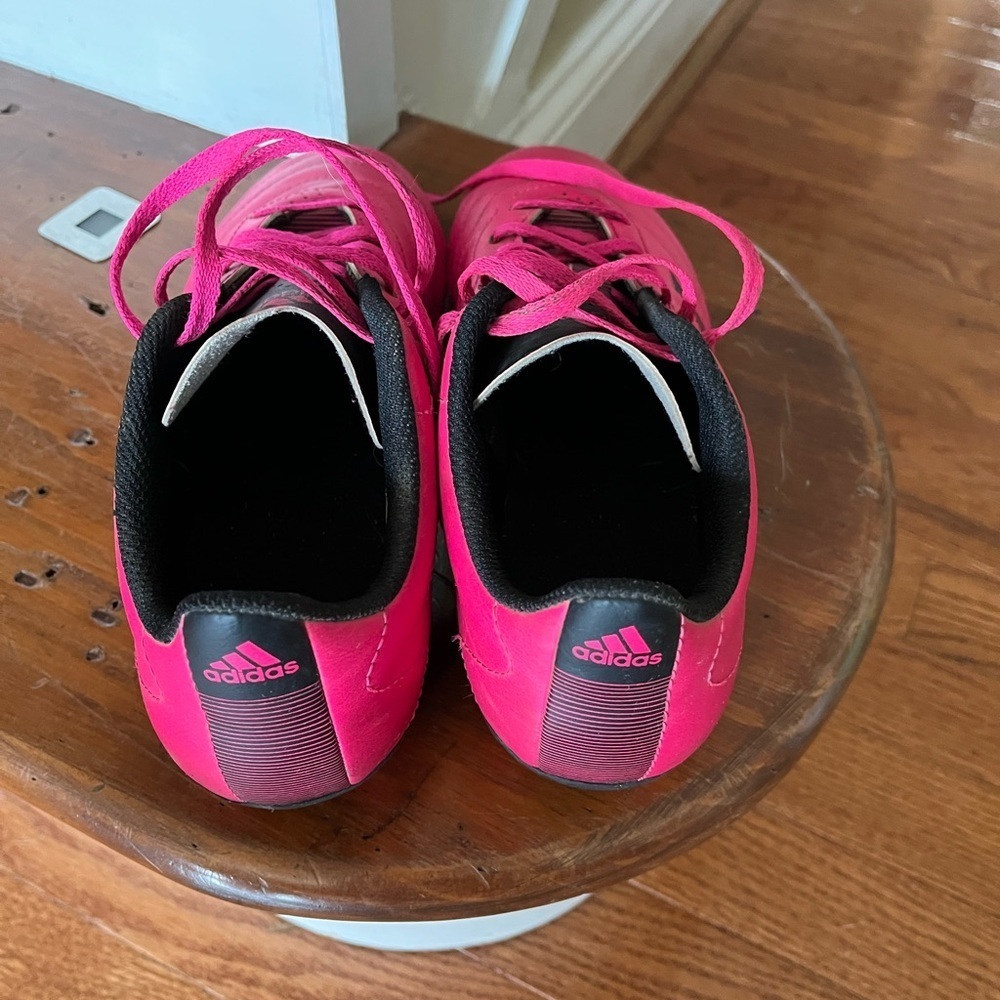 Girls size 5.5 Adidas soccer cleats - Picture 4 of 9